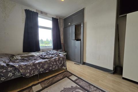 15 Stirling Road, London, N22 5BL