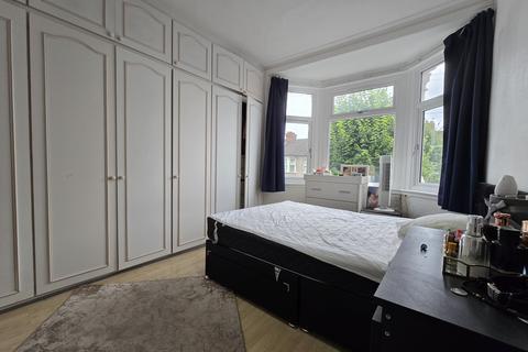 15 Stirling Road, London, N22 5BL