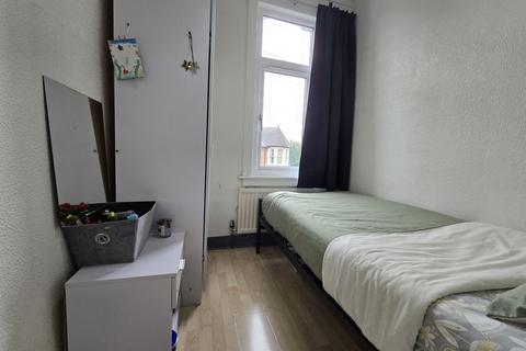 15 Stirling Road, London, N22 5BL