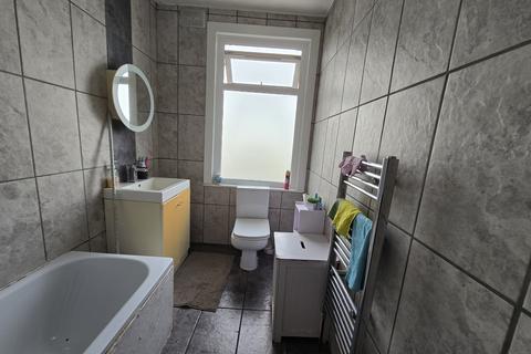 15 Stirling Road, London, N22 5BL