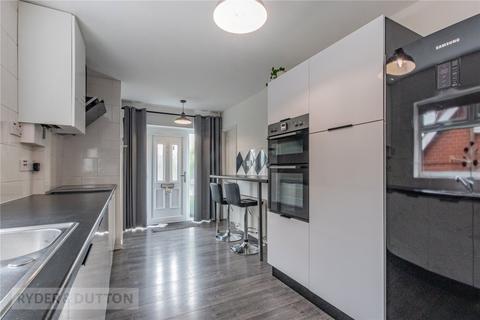 28 Den Lane, Springhead, Oldham, OL4 4NN
