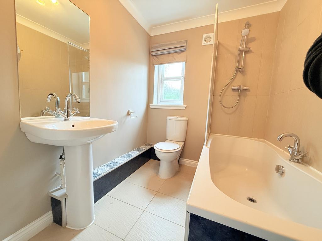 15 B Terregles Street, Dumfries, DG2 9 AA - Braidwoo