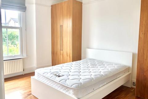 2 bedroom flat for sale, Denmark Avenue, London, SW19