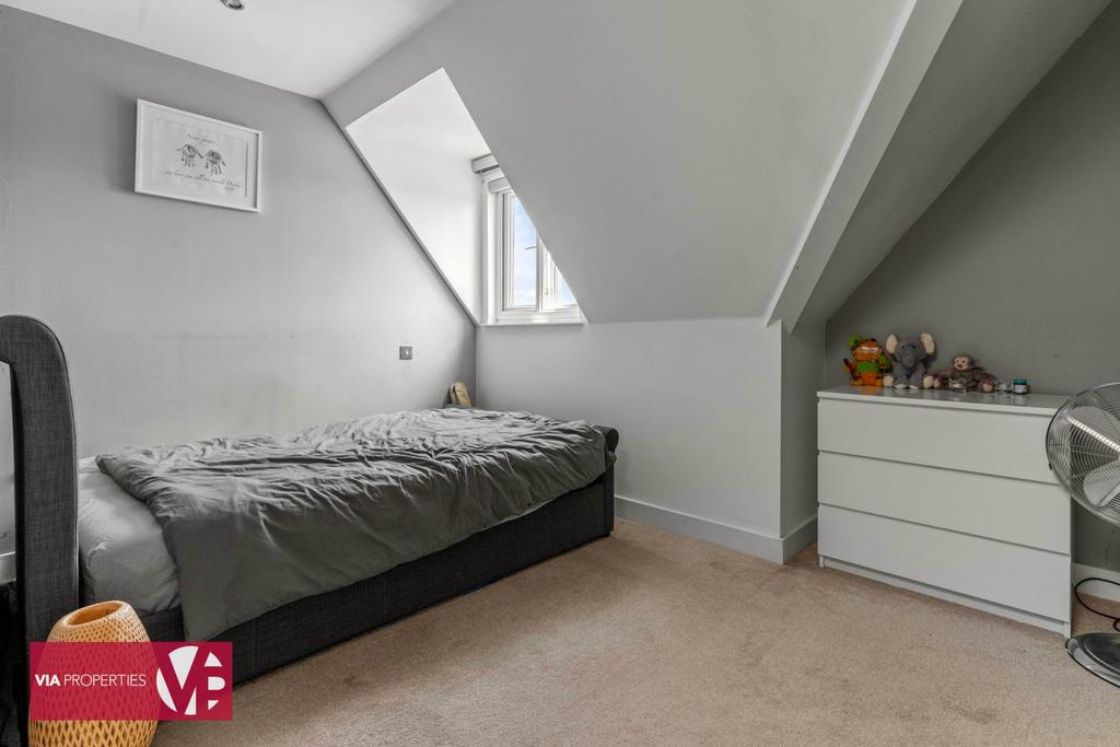 10 Portland Court Brocket Road Hoddesdon via...