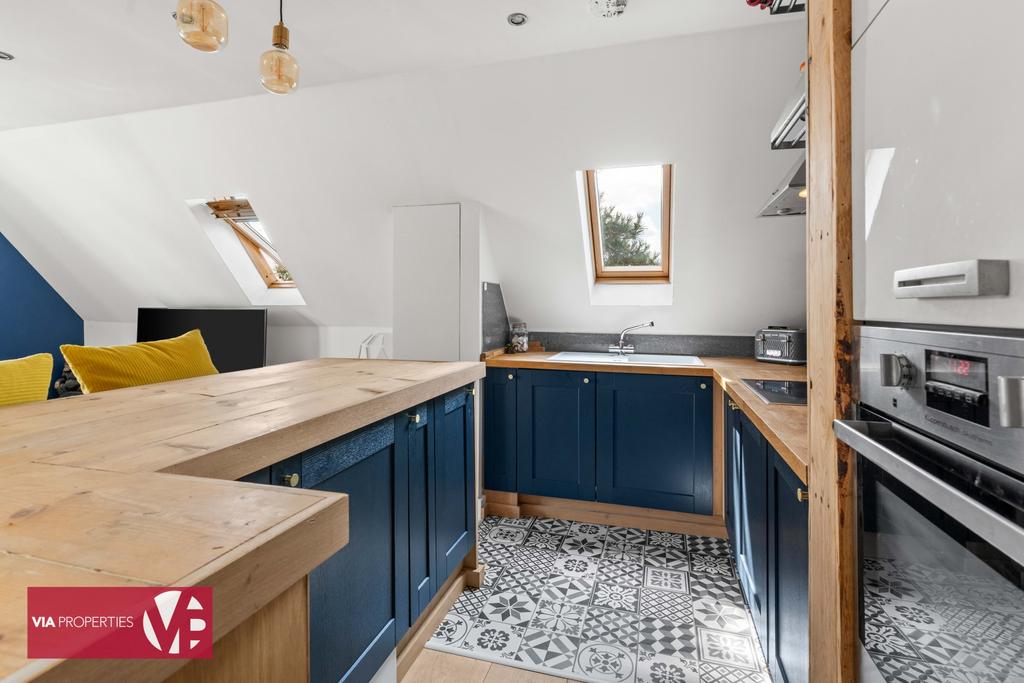 10 Portland Court Brocket Road Hoddesdon via...