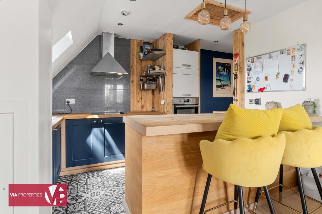 10 Portland Court Brocket Road Hoddesdon via...