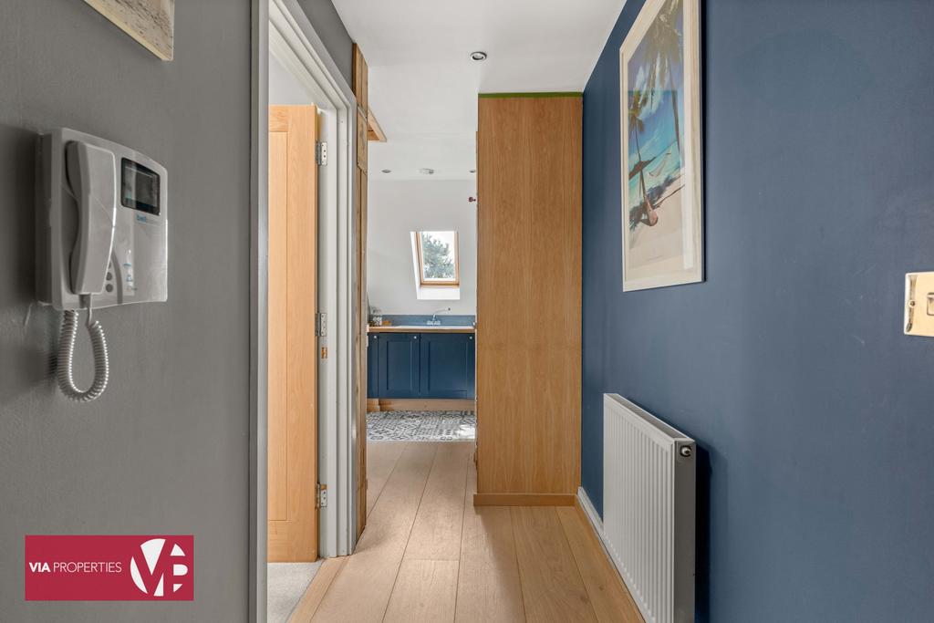 10 Portland Court Brocket Road Hoddesdon via...
