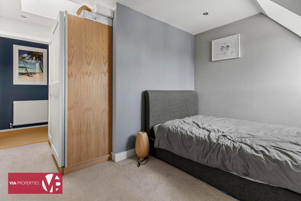 10 Portland Court Brocket Road Hoddesdon via...