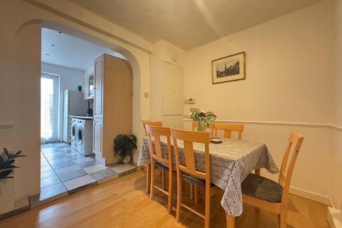 undefined, Dagenham,, RM9