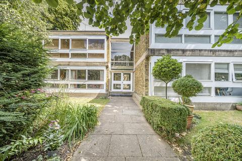 Langham House Close, Richmond, TW10