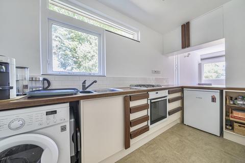 2 bedroom flat for sale, Langham House Close, Richmond, TW10