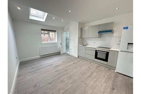 Studio to rent - Buchanan Gardens, Kensal Rise NW10