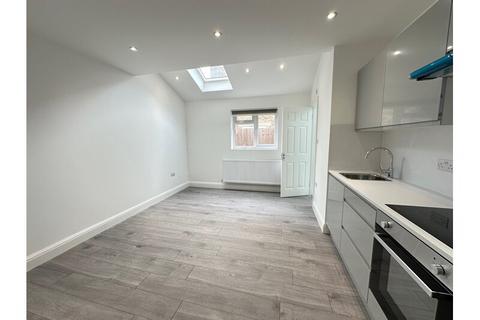 Studio to rent, Buchanan Gardens, Kensal Rise NW10
