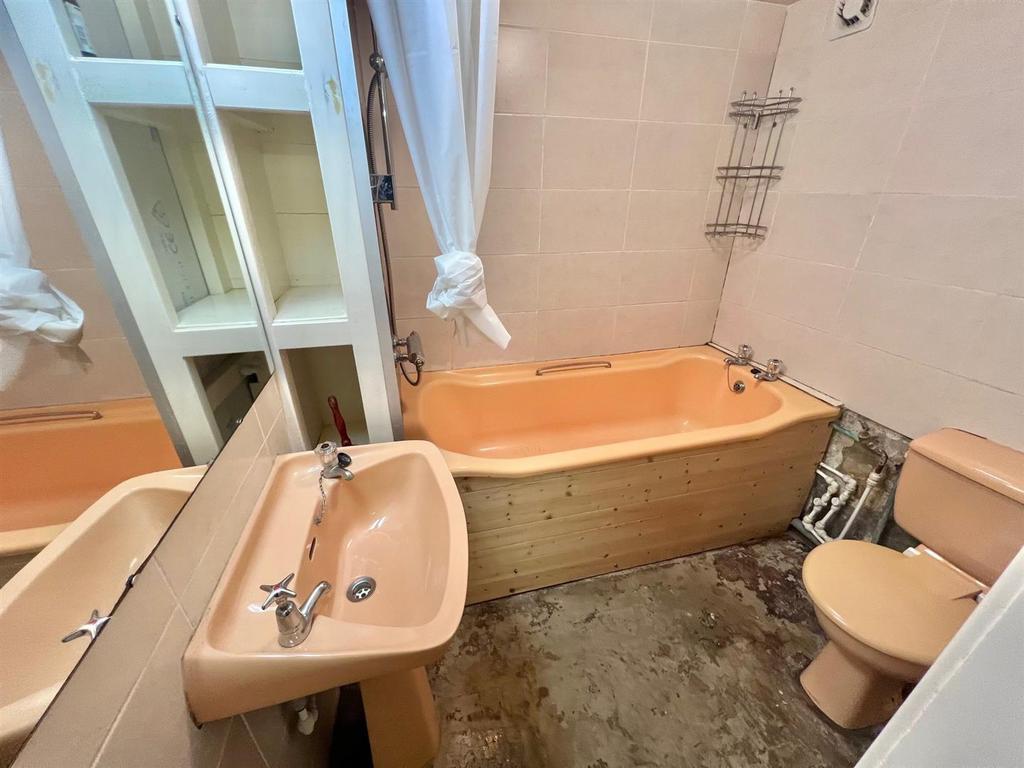 Bathroom.jpg