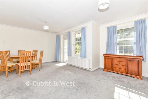 2 bedroom ground floor flat for sale, Manor Court, Havant PO9