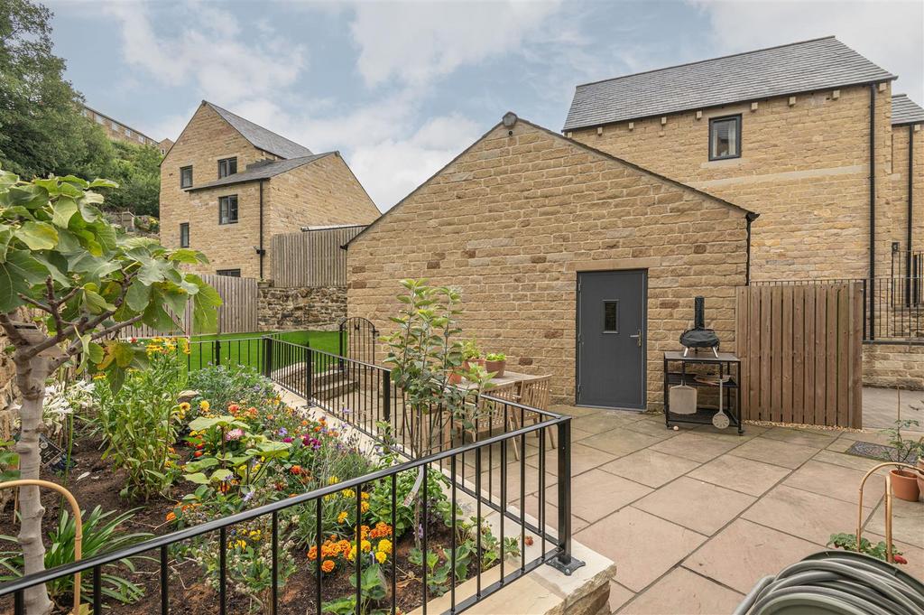 12 - 6 North Light Place BD22 8 FD.jpg