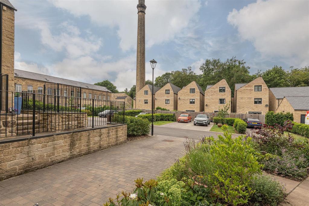10 - 6 North Light Place BD22 8 FD.jpg