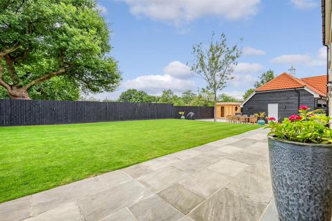 2 Rainbird Place, Pilgrims Hatch, Brentwood, CM14 5UR