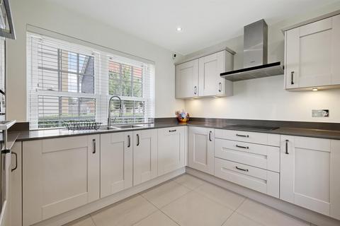 2 Rainbird Place, Pilgrims Hatch, Brentwood, CM14 5UR