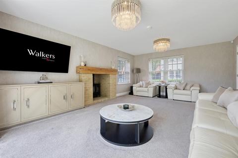 2 Rainbird Place, Pilgrims Hatch, Brentwood, CM14 5UR
