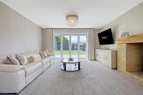 2 Rainbird Place, Pilgrims Hatch, Brentwood, CM14 5UR