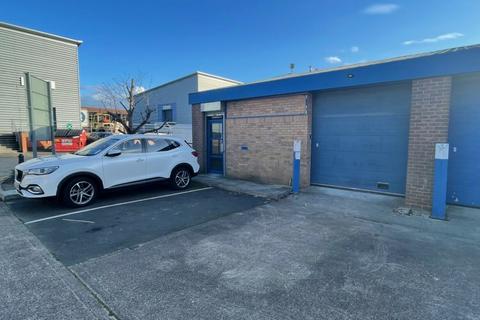 Warehouse to rent, 861-874 Plymouth Rd Slough SL1 4LP