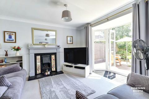 10 Alexander Close, Lichfield, WS13 8SH