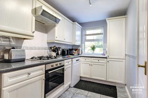 10 Alexander Close, Lichfield, WS13 8SH