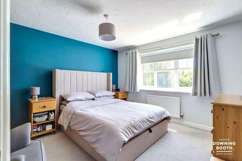 10 Alexander Close, Lichfield, WS13 8SH