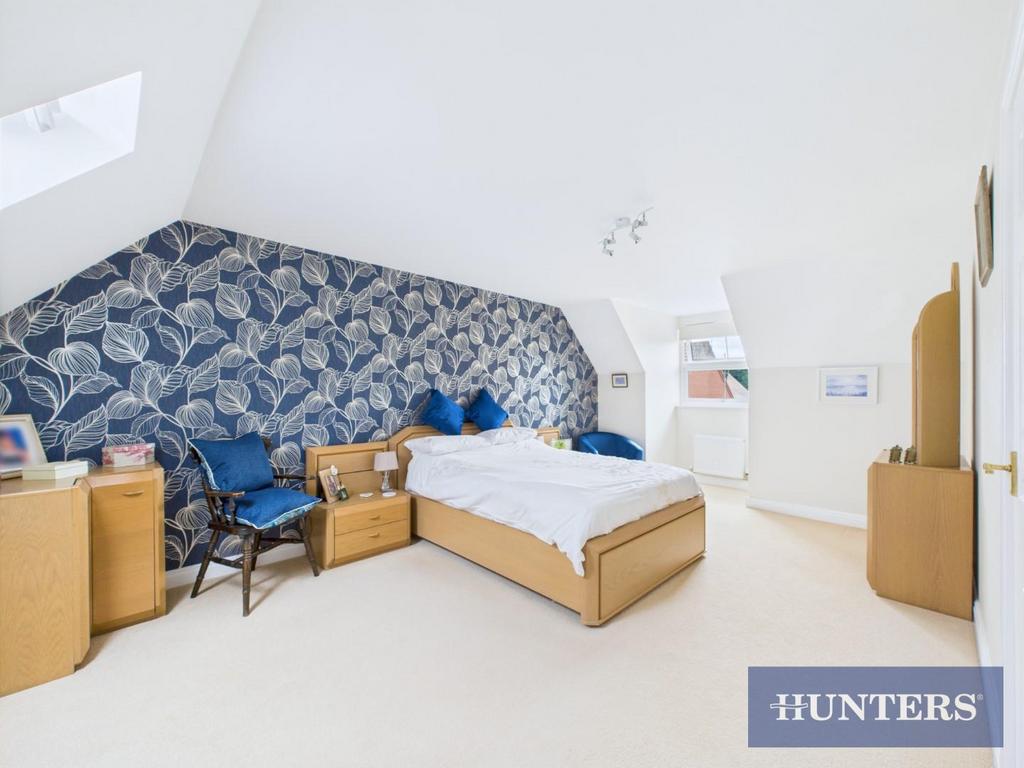 CAM05333 G0-PR0180-STILL001.jpg