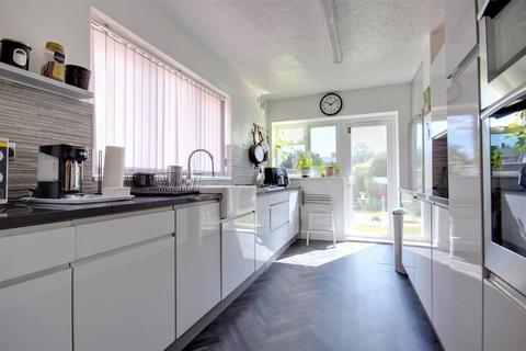 3 bedroom semi-detached house for sale, Grange Drive, Cottingham