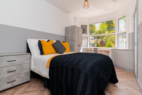 4 bedroom flat share to rent, Coningsby Road, High Wycombe HP13