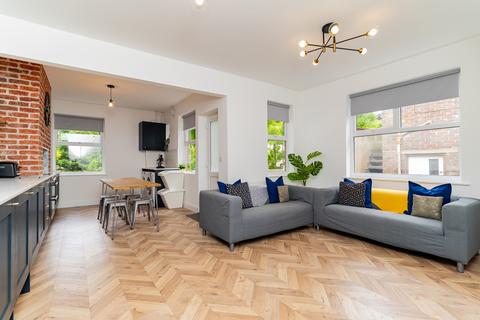 4 bedroom flat share to rent, Coningsby Road, High Wycombe HP13