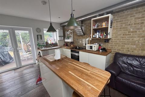 3 bedroom terraced house to rent, Frinton Road, London | E6