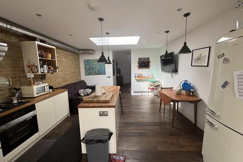 3 bedroom terraced house to rent, Frinton Road, London | E6