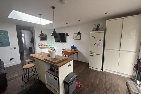 3 bedroom terraced house to rent, Frinton Road, London | E6
