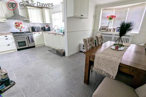 46 Somerset Road, Linford, Stanford-le-hope, SS17 0QA