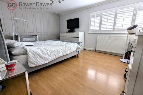 46 Somerset Road, Linford, Stanford-le-hope, SS17 0QA