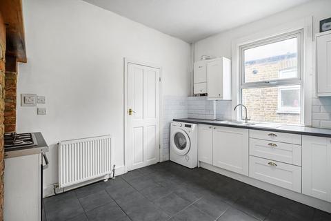 2 bedroom maisonette to rent, George Lane, London SE13