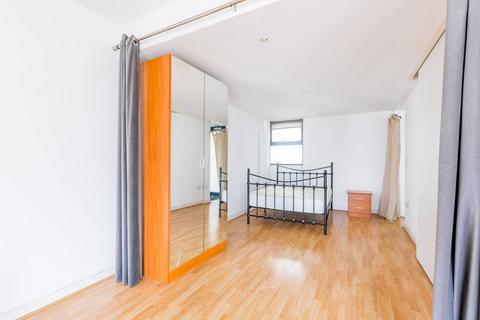2 bedroom flat for sale, Hallings Wharf Studios, Stratford, London, E15