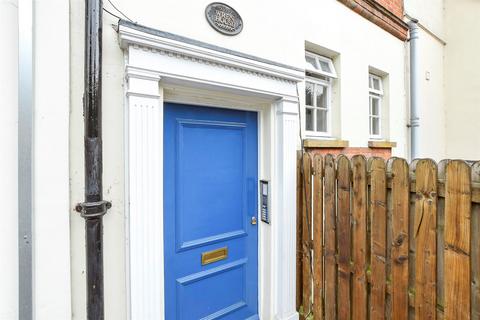 1 bedroom flat for sale, Harestone Valley Road, Caterham, Surrey