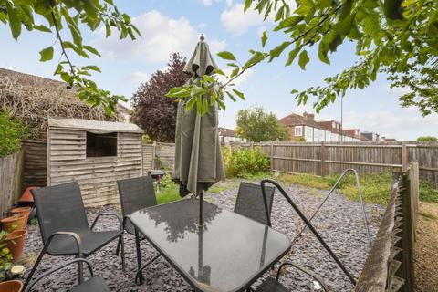 2 bedroom apartment for sale, Meadway, Raynes Park SW20