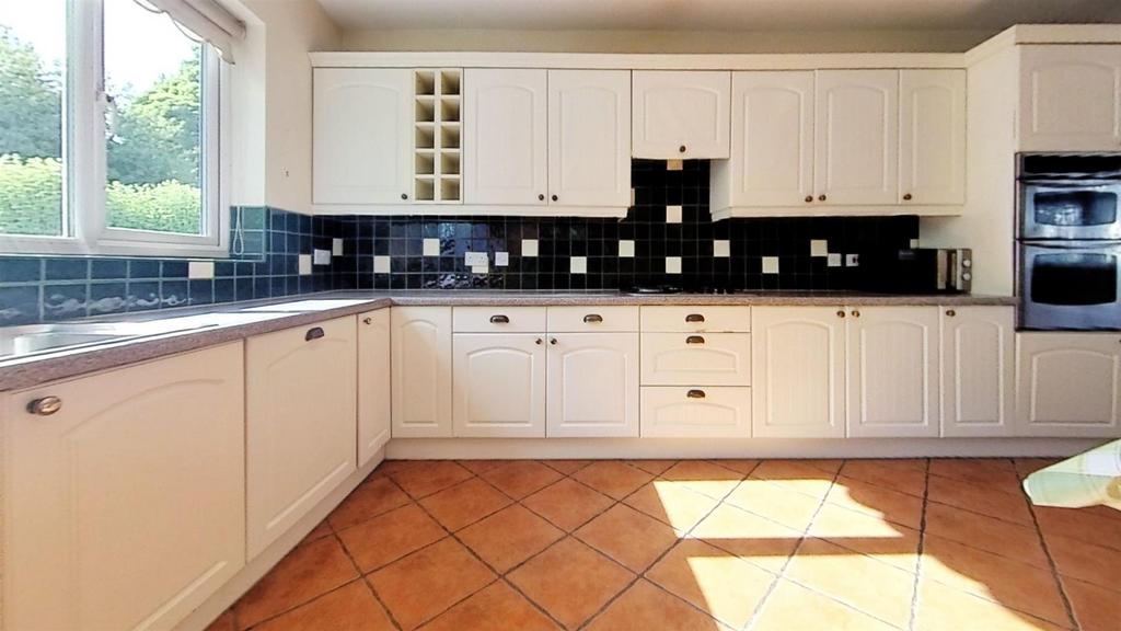 Open Plan Kitchen/ L