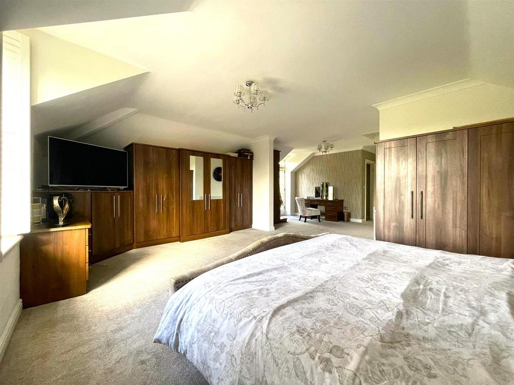 Master Bedroom (Second Floor)