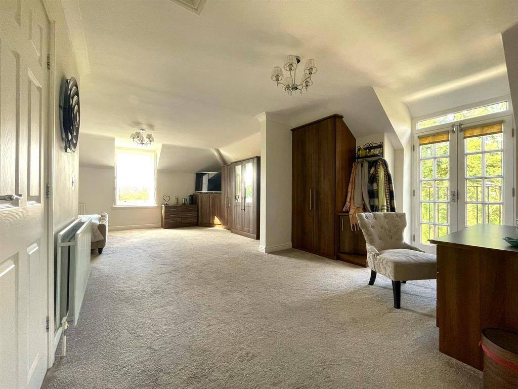 Master Bedroom (Second Floor)
