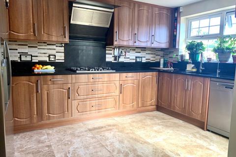 4 bedroom detached house for sale, Southwold Spur, Langley, Berkshire, SL3