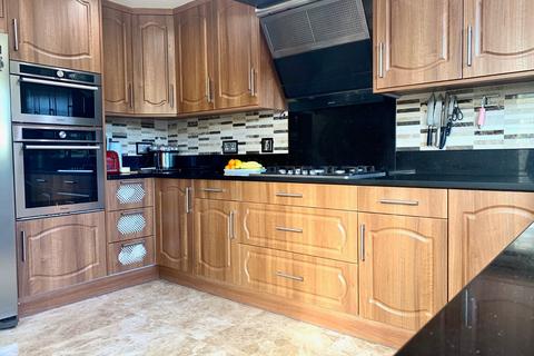 6 Southwold Spur, Slough, SL3 8XX