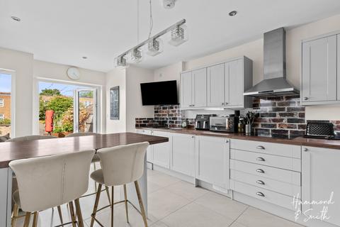 3 bedroom terraced house for sale, St. Johns Road, Epping CM16