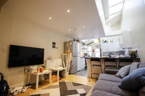 6 bedroom house to rent, Heeley Road, Birmingham B29