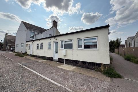 4 bedroom cluster house for sale, 16 Salisbury Road, Lowestoft, Suffolk NR33 0HE